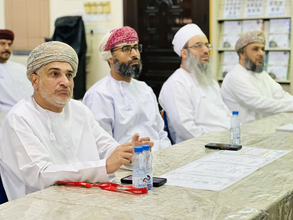 EduGovSbt3335's tweet photo. بحضور الأستاذ سعيد الفاخري، عُقد اجتماع الكادر الإداري والتدريسي، تضمن تقديم الشكر والتقدير للجهود المبذولة، واستعراض تقرير جودة الأداء المدرسي وخطة المدرسة، وتحليل نتائج الزيارات الإشرافية والتحصيل الدراسي للدور الأول، واختُتم بتكريم نخبة من المعلمين المتميزين تقديرًا لعطائهم🌟 https://t.co/oD0UdkG0p9