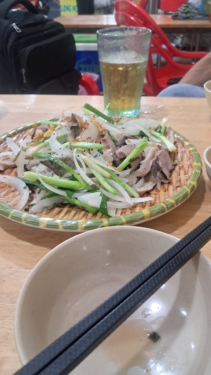 Nguyenphon20803's tweet photo. A quận 12 làm cốc bia đi https://t.co/ZY9hSVKM53