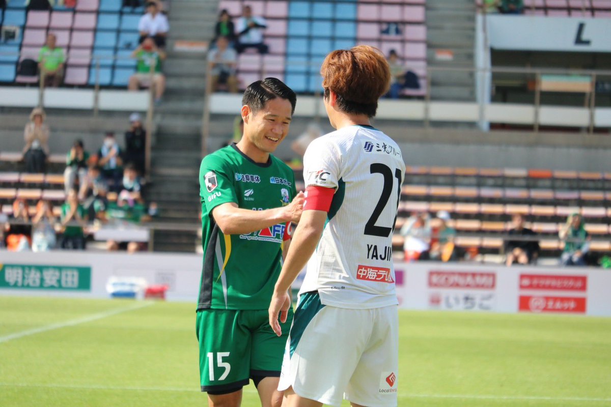 yanshi2139's tweet photo. 小学3年生のときに高学年の合宿に少しだけ参加させてもらった景色をまだ鮮明に覚えています
あのときから今まで常に憧れであり目標でした。
相手の逆をつく、動きながらの確かな技術、そして何よりサッカーを1番楽しんでいるその姿を目に焼き付けることができてほんとに幸せでした、お疲れさまでした。 https://t.co/xQYZQz5iuY