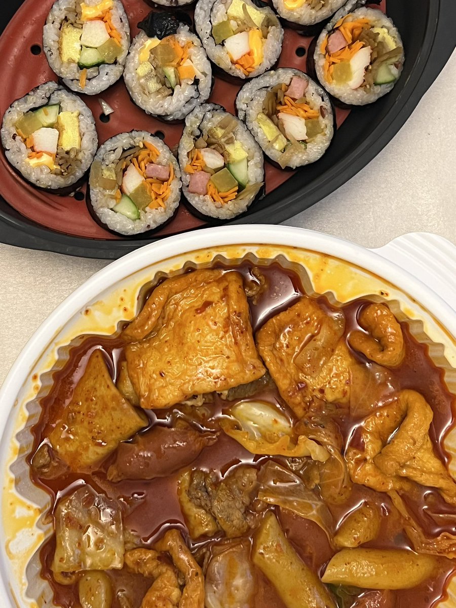 zicrice's tweet photo. 마라엽떡이랑 엄마표 김밥 😍😍 https://t.co/veZN50Jkzp