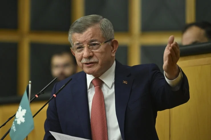 Davutoğlu'ndan Erdoğan'a Sert Eleştiri: 'Genç Tayyip Susar mıydı?'
