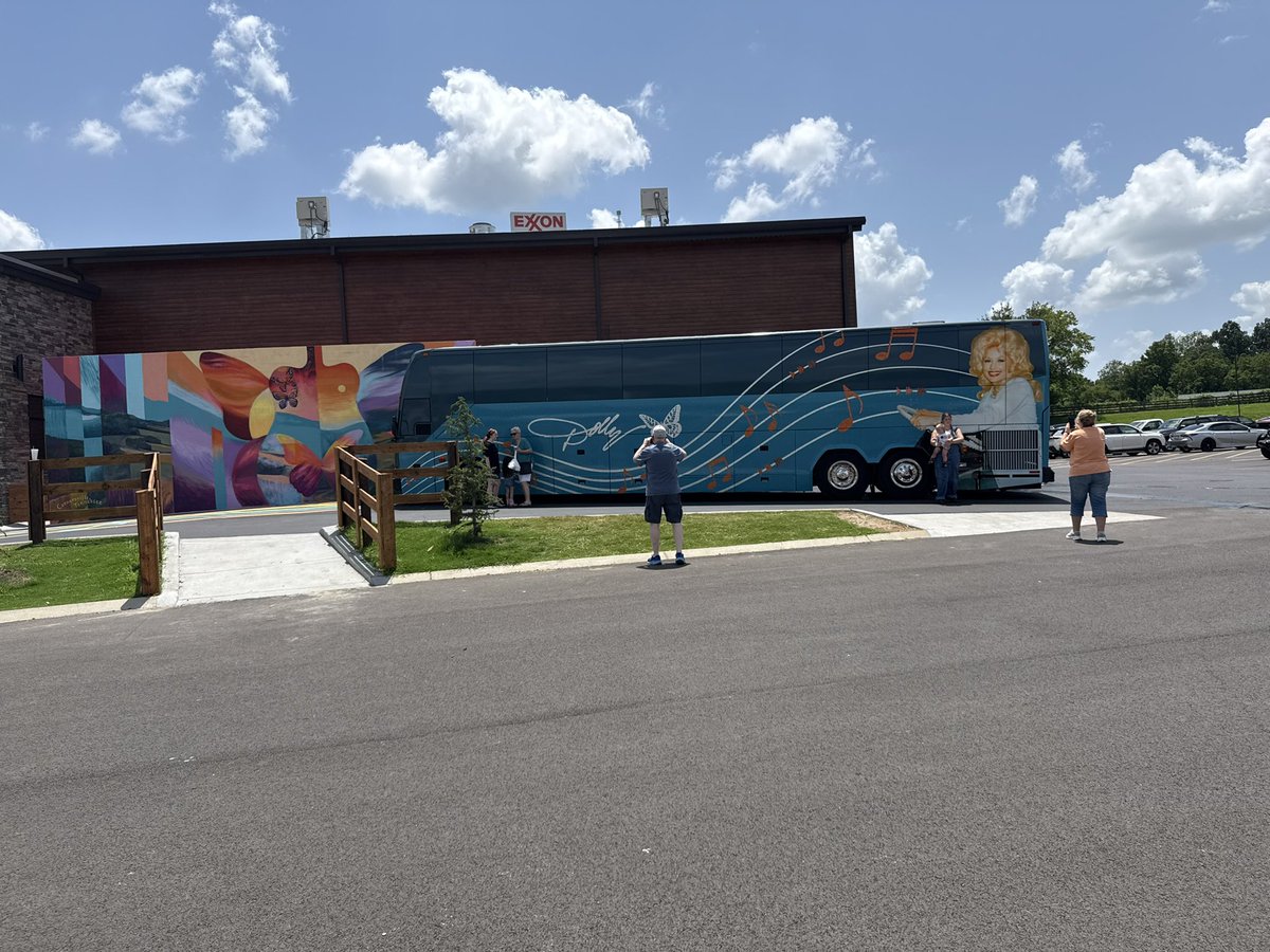 rcwright1970's tweet photo. Checked out Dollys truck stop yesterday! So fun #Dolly #TN #DollyParton https://t.co/kOrK9y6GrD