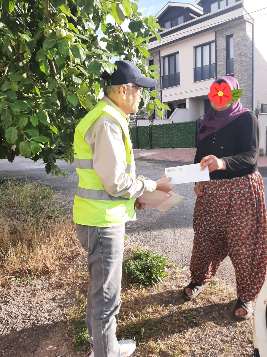 yardimelieu's tweet photo. Yardımeli ekibimiz ihtiyaç sahibi aileleri ziyaret ederek gıda yardımlarınızı ulaştırdı. 

İyiliğin yayılması, elden ele çoğalması için Yardımeli...

https://t.co/sbK5ARmBqr https://t.co/vX7qSXUSBs