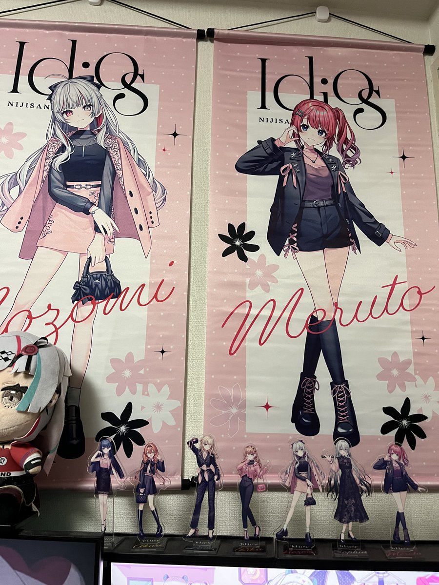 fap3_w's tweet photo. うっひょーついに届いたぜぇ
このタペストリー思ったよりデケェな・・・家狭くてりかしぃとしーちゃん
手に入れたら家がイディオスだらけになっちまうなぁ https://t.co/spavXwn5Ge