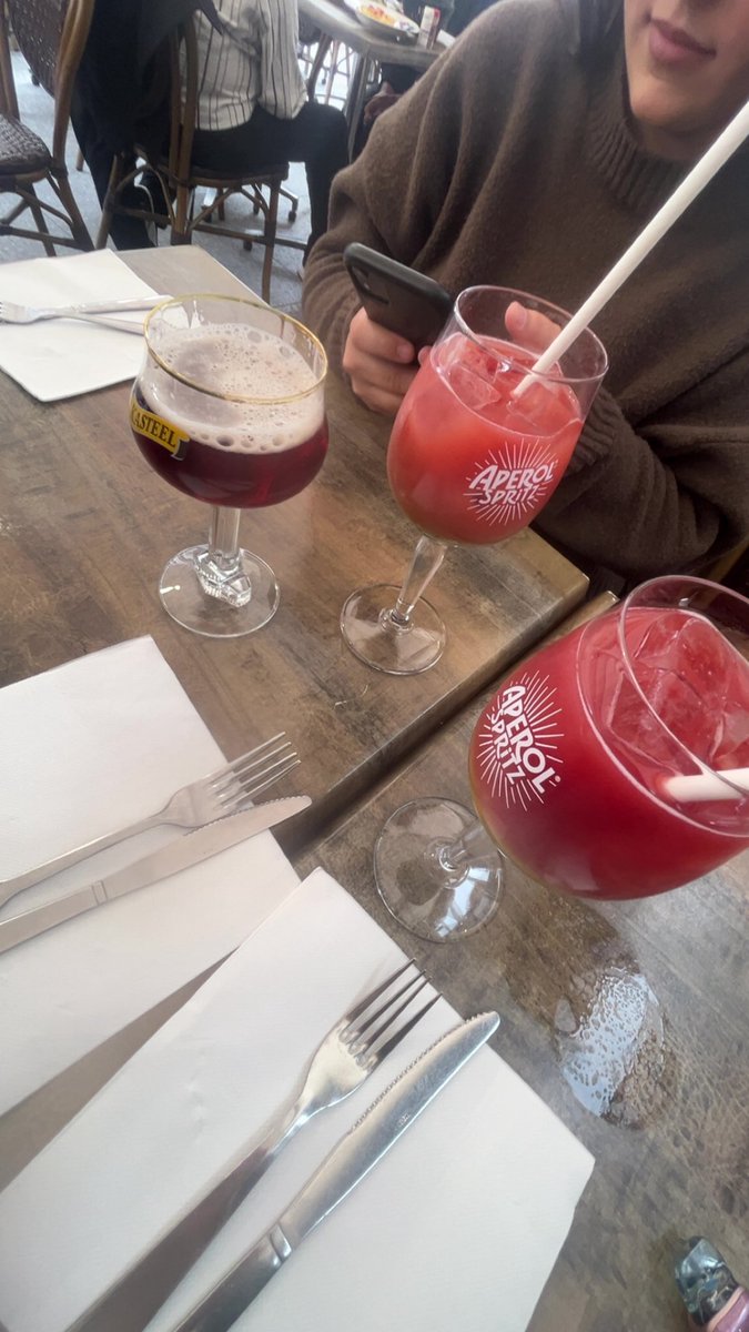 nesnaisss's tweet photo. Branchez vous terrasse c’est ma cam https://t.co/Q9jJ1rCM9E