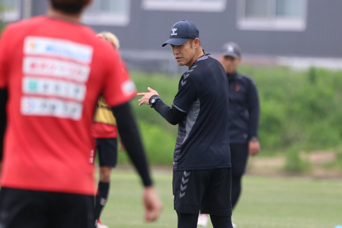 zweigen_staff's tweet photo. トレーニングフォト📸

本日より新シーズン始動！
新加入の選手たちも合流しています🔴⚫️

#zweigen https://t.co/MpPSpskmmv
