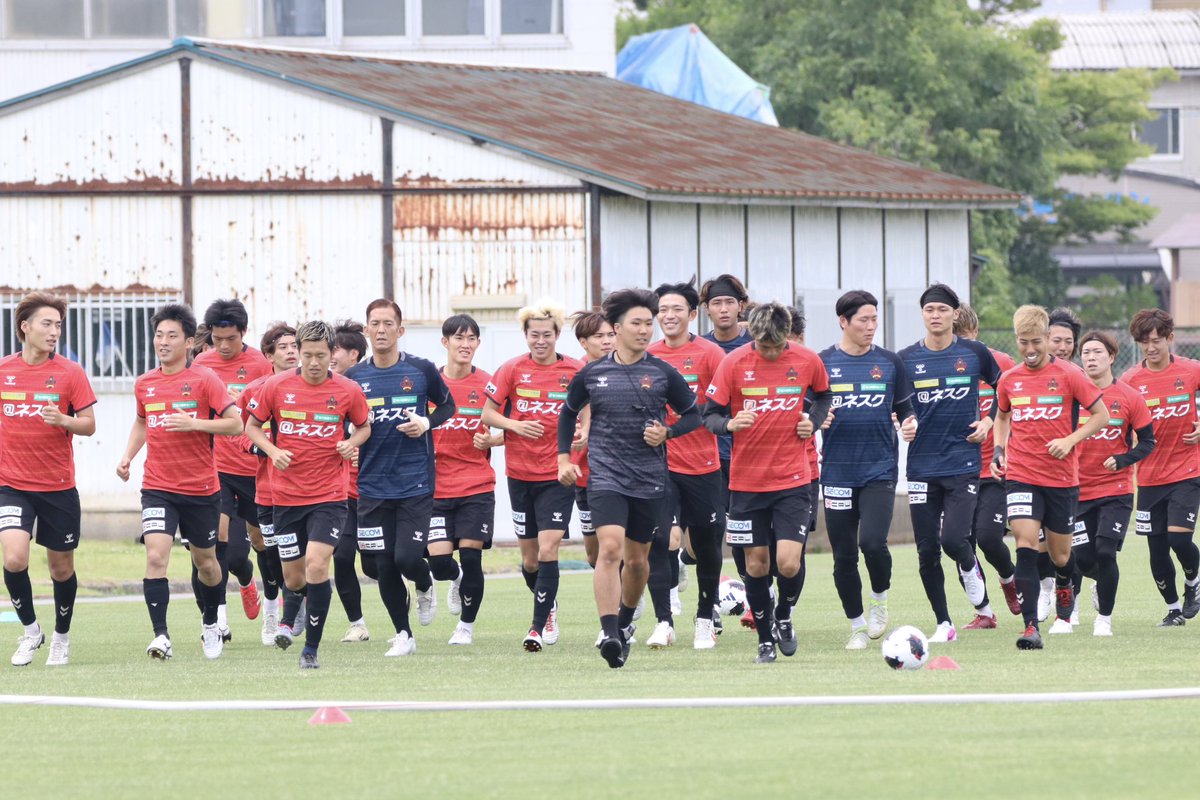 zweigen_staff's tweet photo. トレーニングフォト📸

本日より新シーズン始動！
新加入の選手たちも合流しています🔴⚫️

#zweigen https://t.co/MpPSpskmmv