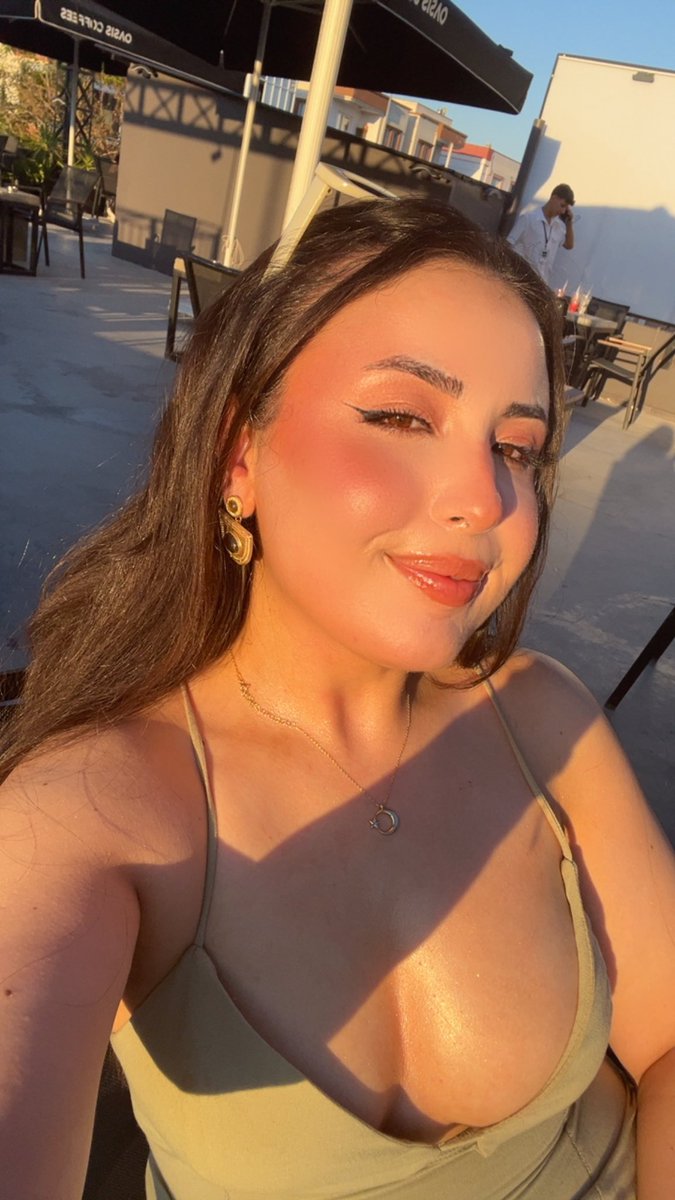 Mervecalis01's tweet photo. Summerrrrr✨💛☀️ https://t.co/w5RQSTvEVS