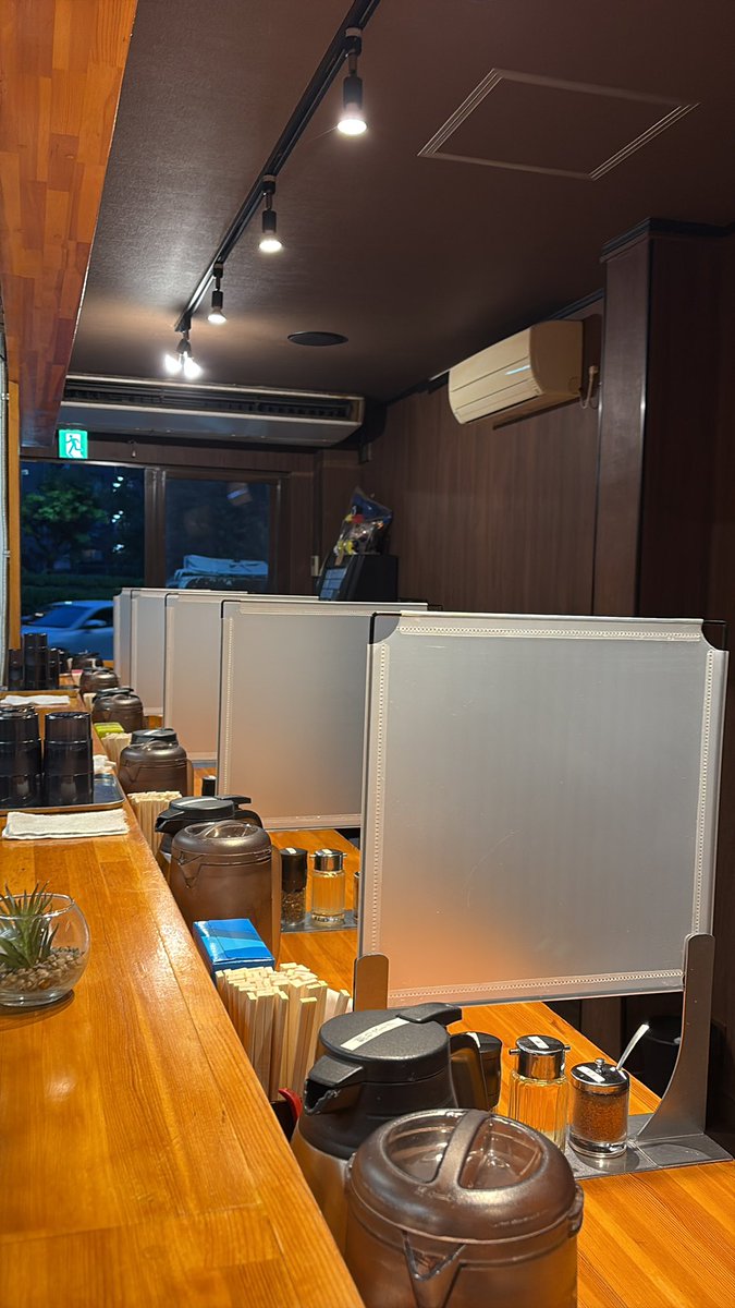 tukemen_enbu's tweet photo. 現在店内落ち着きました🍜
落ち着きすぎてもはやノーゲスです🍜
穏やかすぎて寝そうなのでお近くの皆様是非〜
ちなみにチーズトッピングまだありますよ〜夜結構出たので後少し💪

た〜すけて〜🤪🤪🤪🤪🤪🤪 https://t.co/A55jVDIdl9