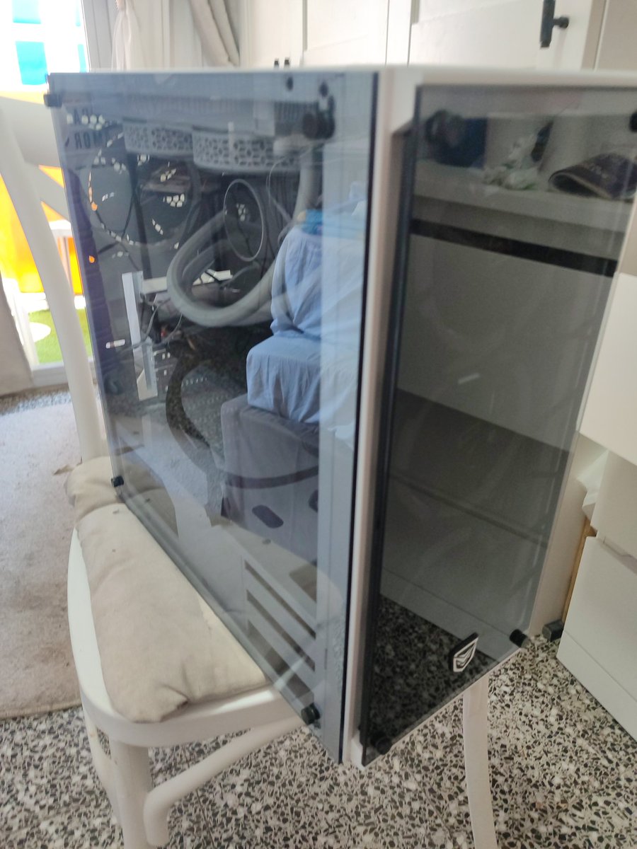SpainerThe's tweet photo. Bueno algo se nota, ahora falta que funcione y quitando los ventiladores que no se cómo limpiarlos bien sin aire comprimido es lo que hay...
pero más limpia está, nuestra futura herramienta de trabajo quien sabe... https://t.co/TnQgSJSZE3