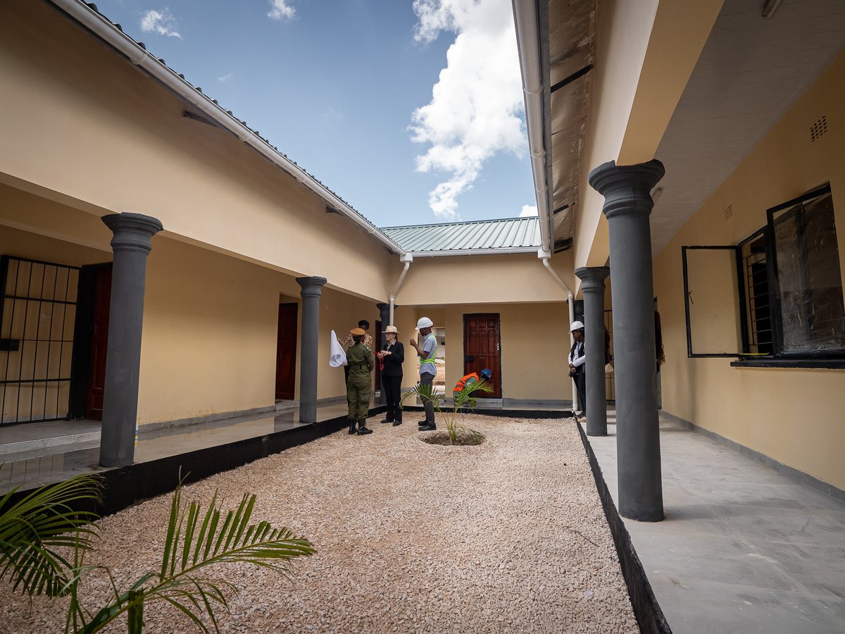 UNDPZambia's tweet photo. In 2015, Snr Supt. Chella deployed to Darfur with zero pre-deployment training. Today, a new women's accommodation block at Zambia Police Service's Geoffrey Mukuma Training College means the next generation won't have to learn as they go.

📖https://t.co/9kC1mKNQCD

#ElsieFund https://t.co/b7C75ylmAv