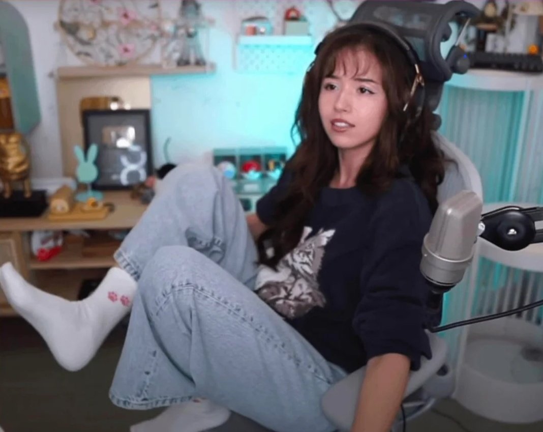 xSockSolesx's tweet photo. Pokimane wants you to sniff her smelly white socks 😵‍💫🤍 https://t.co/wVzQ2ZzVsL