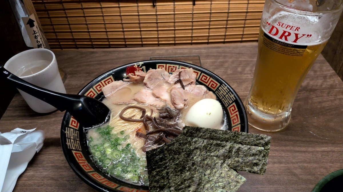Requiem_Heaven's tweet photo. ビール呑みながら一蘭食べたのは初めて https://t.co/HgEJ1VOsZo