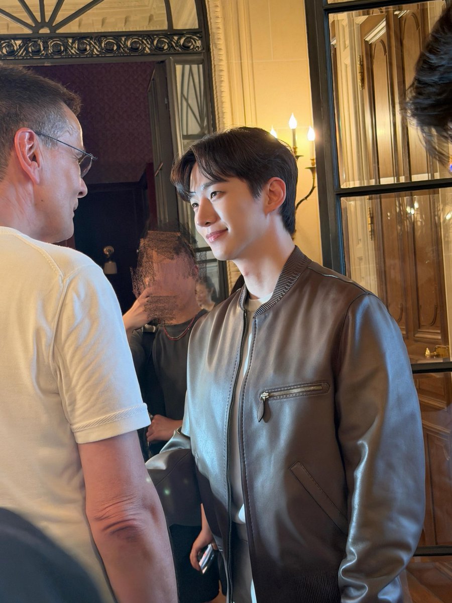 eundong9's tweet photo. 260701 chicmentmag Instagram

벨루티, 어린 왕자로 다시 피어나다
https://t.co/D2F2guGt86

#LeeJunhoXBerluti #Berluti #벨루티
#이준호 #LEEJUNHO #李俊昊 #イジュノ https://t.co/Y5AWBUVB8J