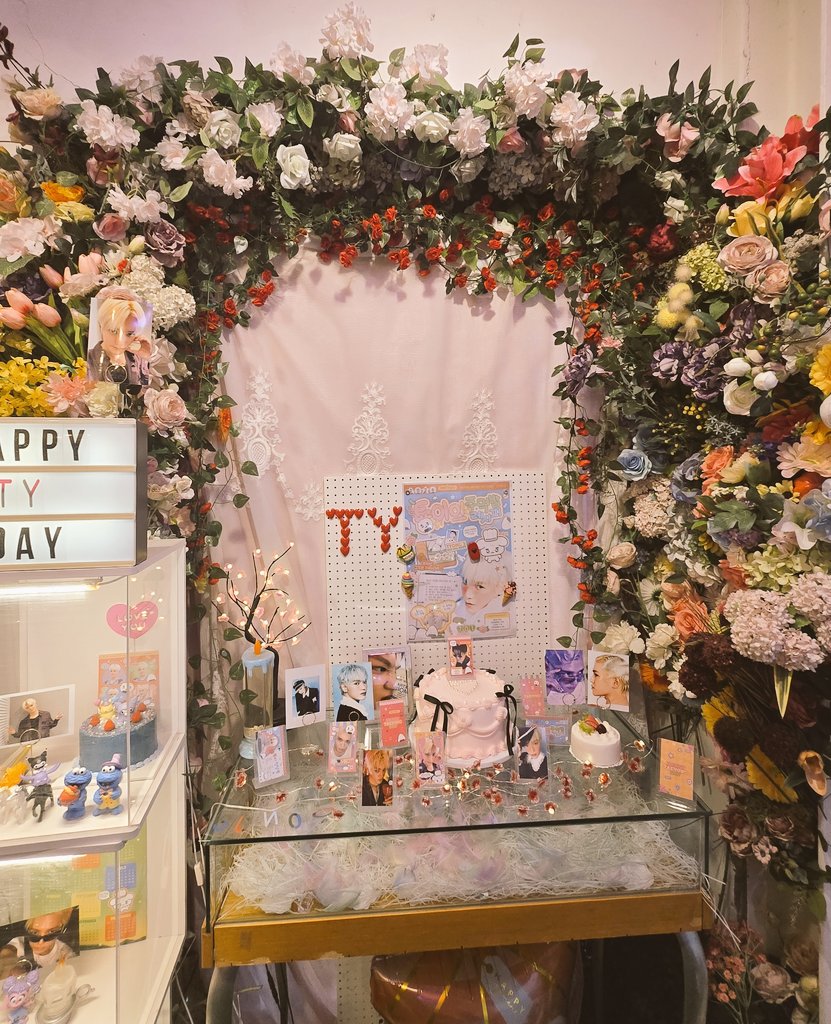 ROSEofTY's tweet photo. #툥이의주먹밥레시피
#HAPPY_TY_DAY
아기자기하게 구석구석 태용이로 가득 채워두심.
곳곳이 다 사랑스러워 https://t.co/938DvQOGQ8