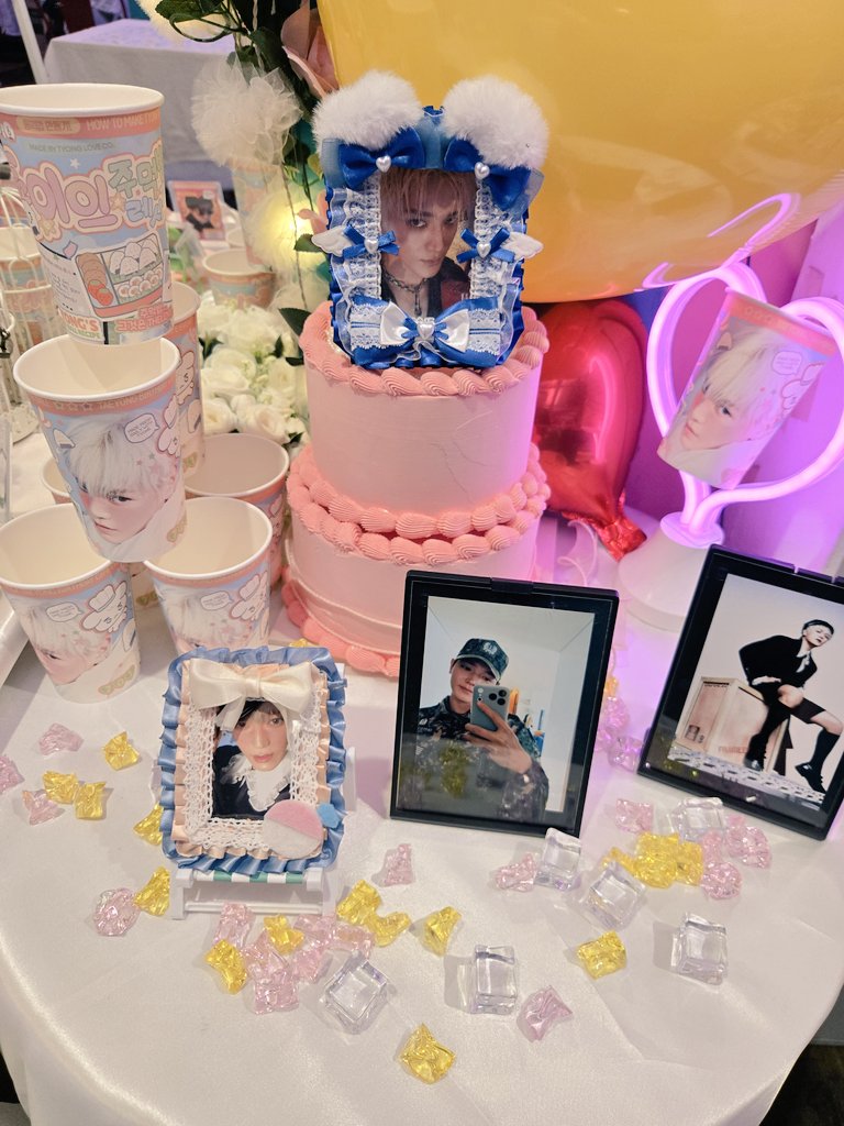 ROSEofTY's tweet photo. #툥이의주먹밥레시피
#HAPPY_TY_DAY
아기자기하게 구석구석 태용이로 가득 채워두심.
곳곳이 다 사랑스러워 https://t.co/938DvQOGQ8