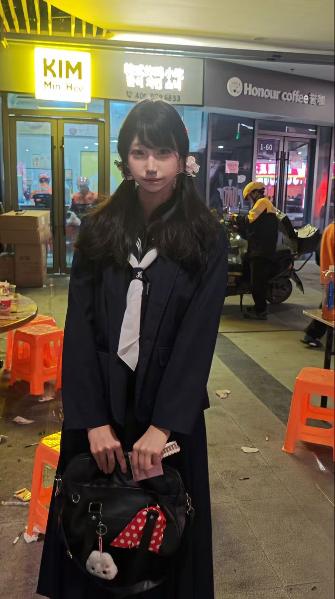 Not1Deity's tweet photo. 转让 浙江杭州余杭区 刚满18 准女大母狗。
身材干瘦，奶子大小一般。
爱玩羞辱，捆绑，sp。
服务型母狗，接受度高。
要求浙江杭州长居 
联系 380359937 https://t.co/Ma73NCm8E7