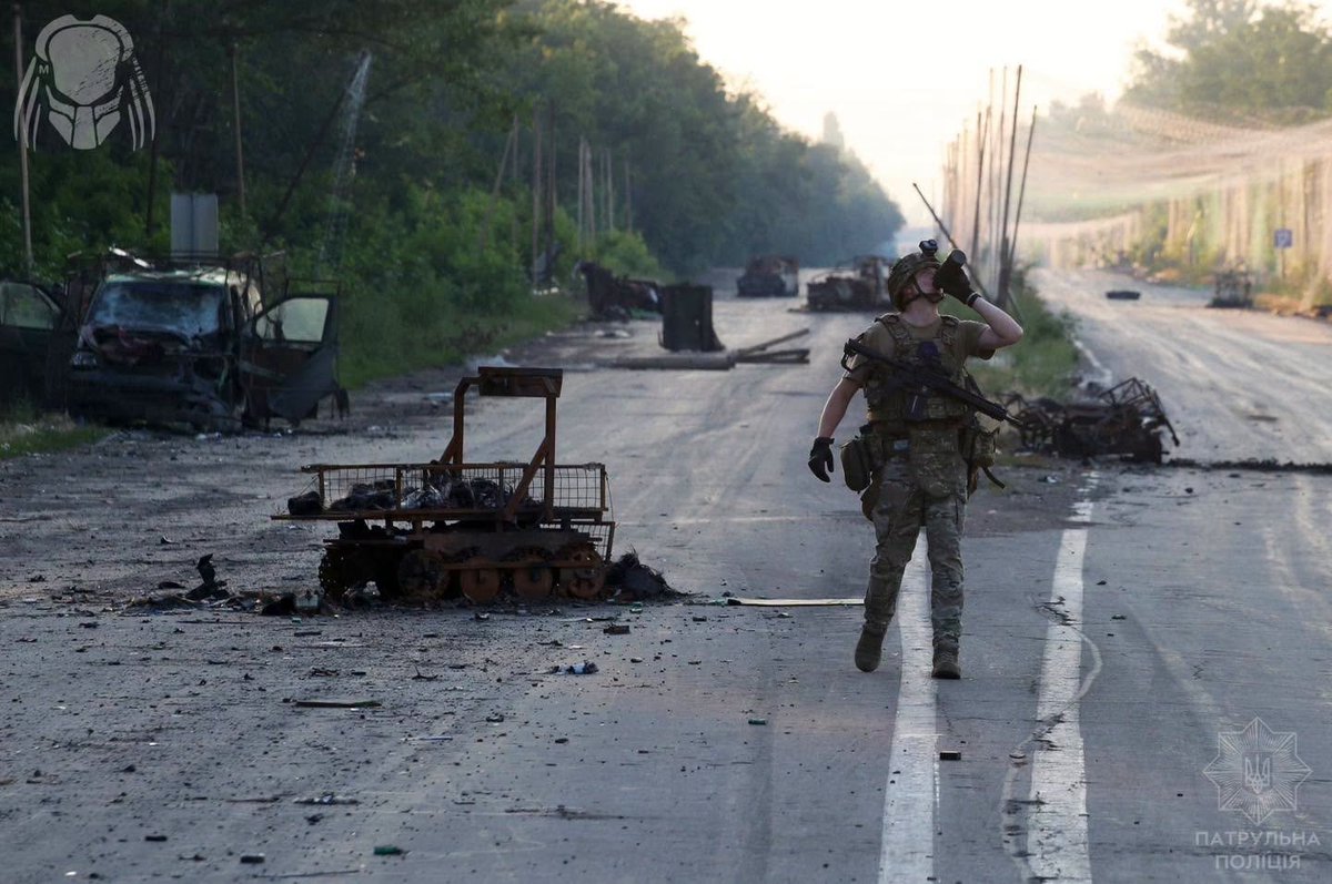 thegauguy's tweet photo. Striking images of soldiers from Ukraine's Consolidated Special Purpose Police Brigade Khyzhak patrolling the street near Kostiantynivka. Destroyed UGVs and vehicles are scattered everywhere despite anti-drone nets. https://t.co/fO0nQagKW7