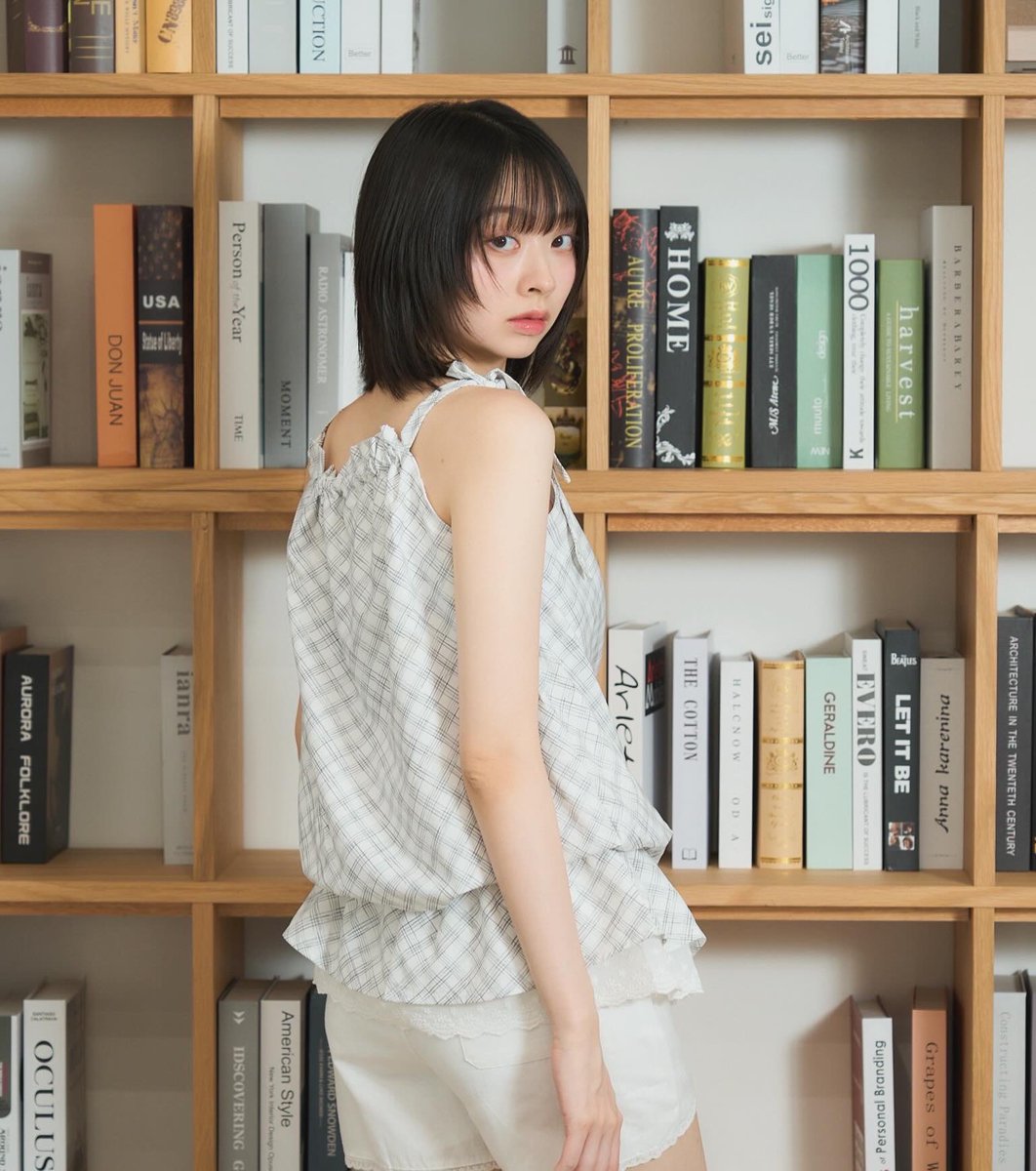 Uenui2's tweet photo. 明日19:00-New release☘
■check lace cami
color : beige / white 

チェック柄と裾レースフリルが目を惹く、
春夏にぴったりのキャミトップス。

肩部分はリボンのようなデザインになっており、
シンプルなノースリーブトップスにさりげないインパクトを。 https://t.co/00U3oCQUJW