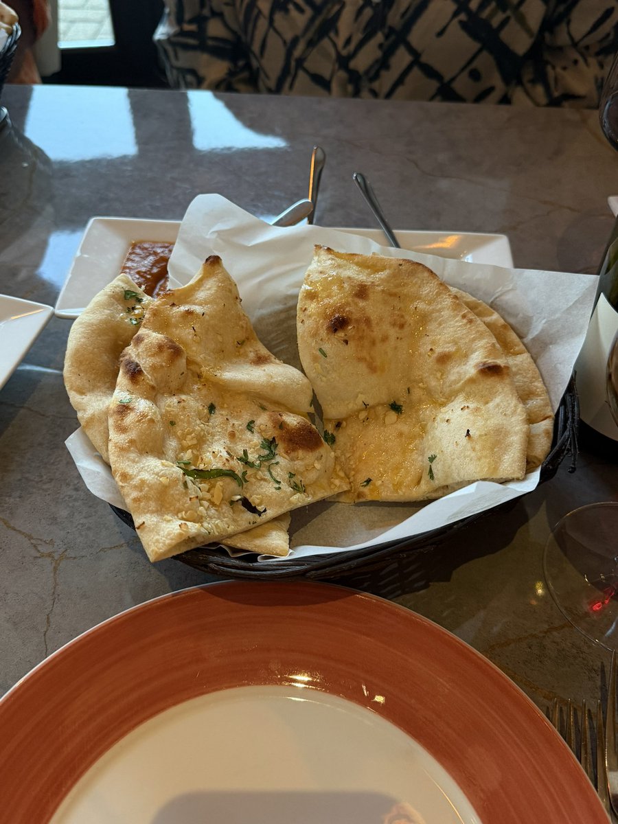 JacksDailyBites's tweet photo. Garlic naan 🫓 https://t.co/ZaVpDRdQvU