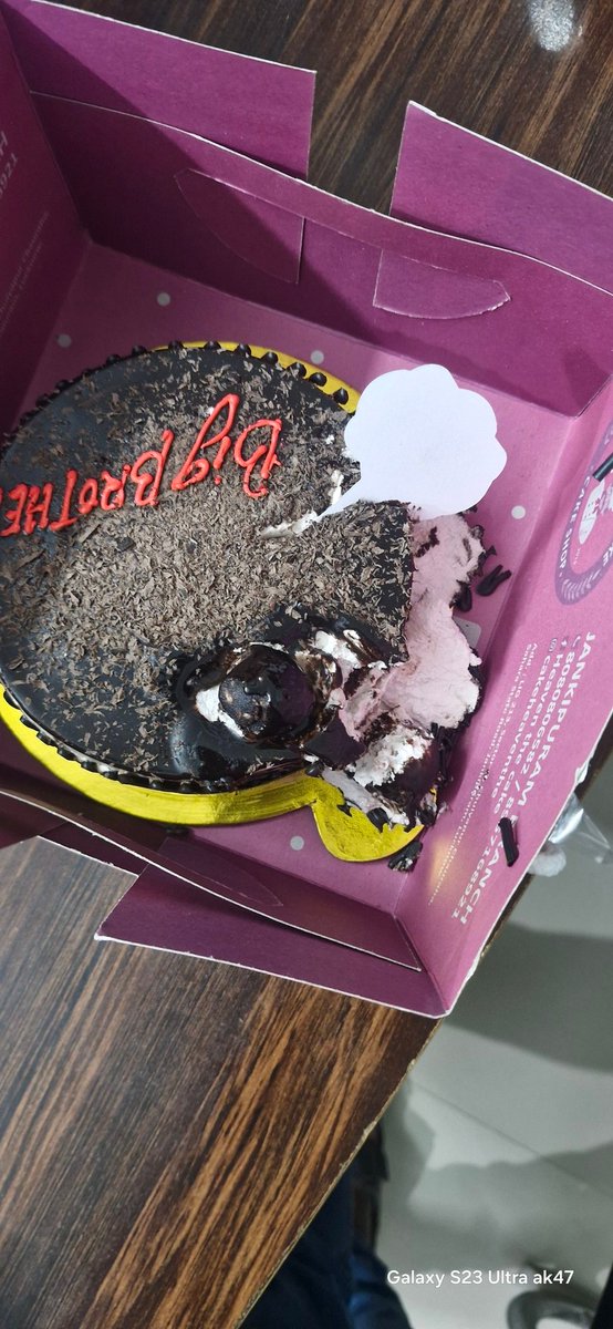 anshvis8055's tweet photo. I have ordered from Zomato but I am not getting any reply from Zomato people. They have given damaged items. They are not giving any reply when I call @deepigoyal @zomatocare Please check https://t.co/jQwqjGm5eM