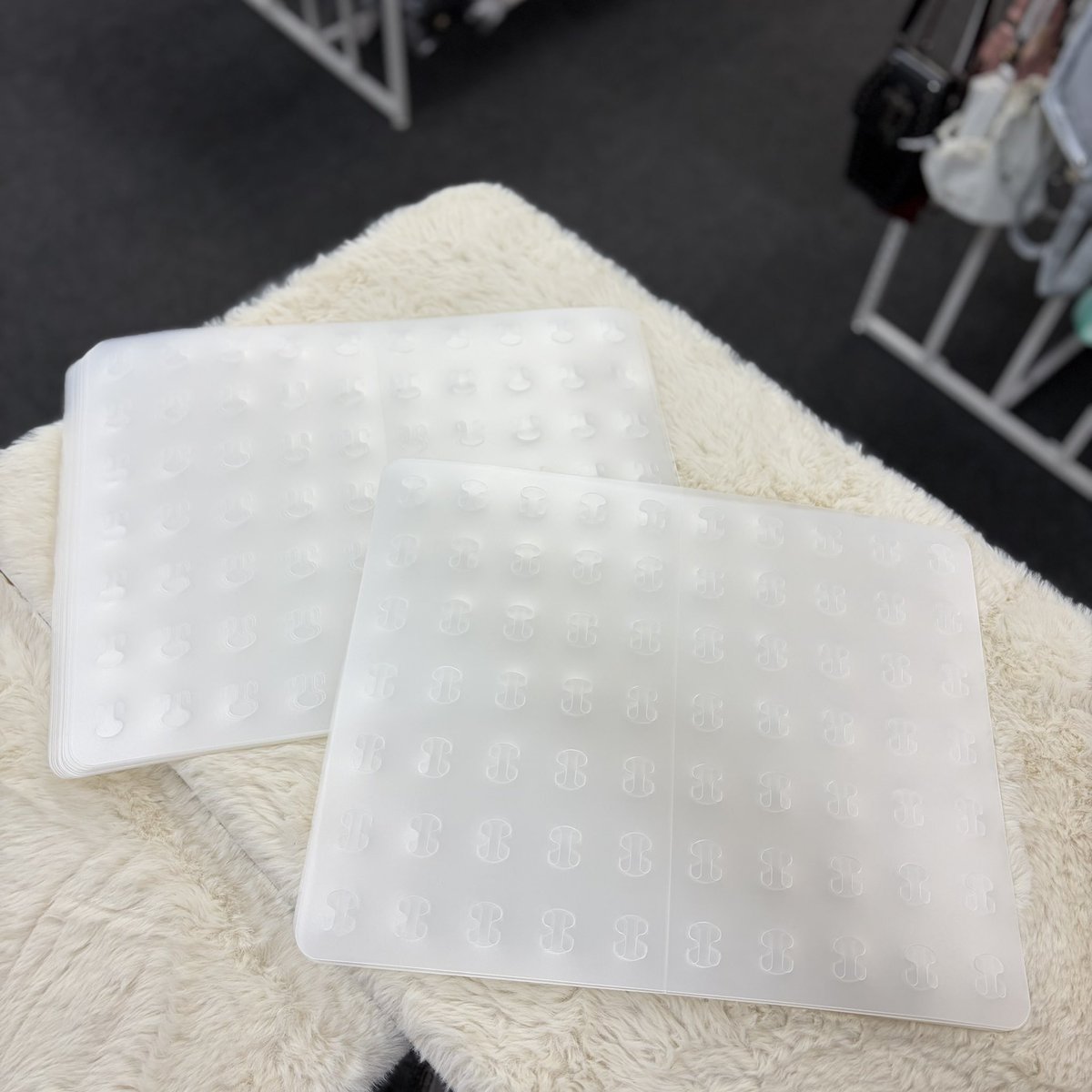 Shelly_Coco_'s tweet photo. ⸝⸝  ⭑ #ShellyCoco3号店 ⸝⸝  ⭑  
- ̗̀ 📢入荷情報💭
　
缶バッジの針を刺さないタイプの「A3サイズ缶バッジシート」が入荷いたしました❣️❣️54~58mmの缶バッジ70個並べることが可能です.ᐟ.ᐟ⭐️是非ご覧ください₍  .  ̫. ₎◞🪄 https://t.co/aDm53vYBl2