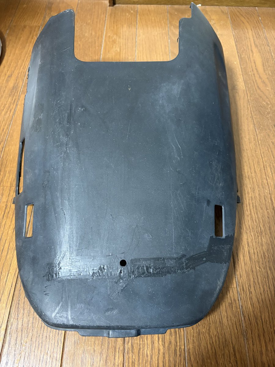BodL01k7K4DGu4b's tweet photo. 今日も帰ってきてDIO ZXのアンダーカウルのビス取り付け部の欠けをプラスチックと発泡スチロールで混ぜて盛りました✨
ここまで盛ればたぶん大丈夫👌あとは細かいキズをハンダで溶かして滑らかに☺️
ここの色も赤🟥にしたい！
本日もお疲れ様でした〜🙌
#DIOZX https://t.co/4Cb0MOLbLI