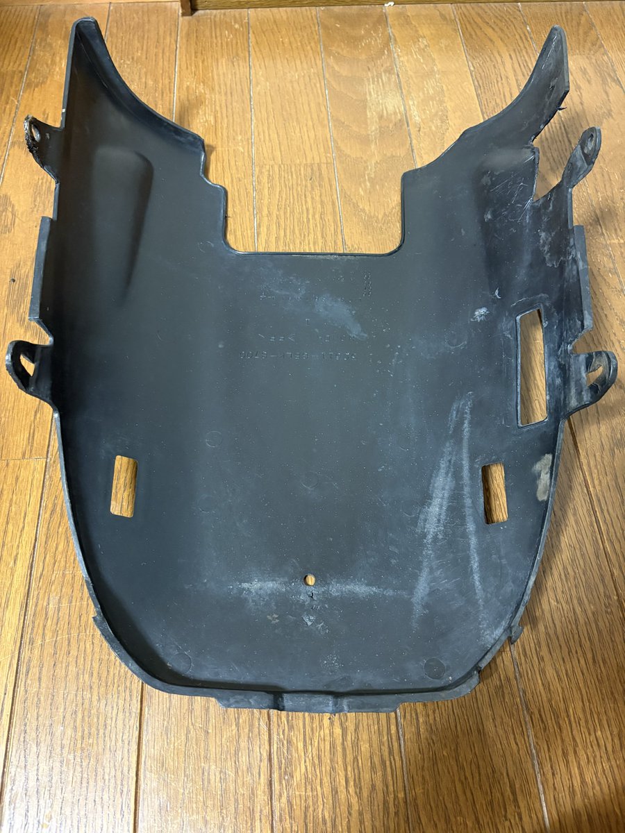 BodL01k7K4DGu4b's tweet photo. 今日も帰ってきてDIO ZXのアンダーカウルのビス取り付け部の欠けをプラスチックと発泡スチロールで混ぜて盛りました✨
ここまで盛ればたぶん大丈夫👌あとは細かいキズをハンダで溶かして滑らかに☺️
ここの色も赤🟥にしたい！
本日もお疲れ様でした〜🙌
#DIOZX https://t.co/4Cb0MOLbLI