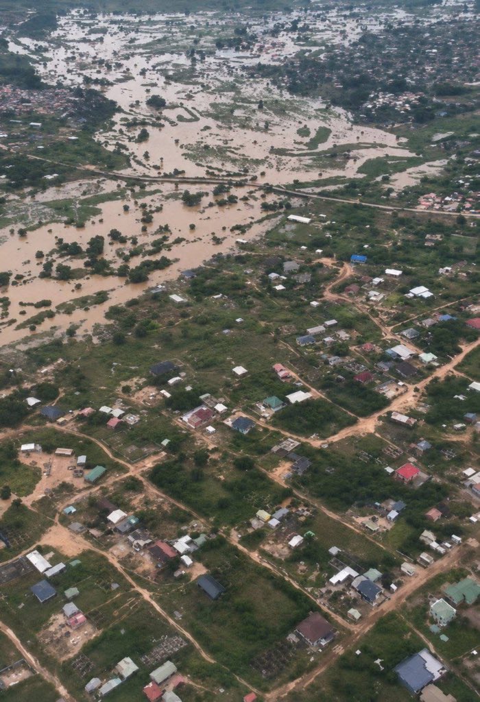 GodsonKankani's tweet photo. What is stopping Ghana from moving from THIS to THAT.

His Excellency🔥 https://t.co/FPcxDoUw74