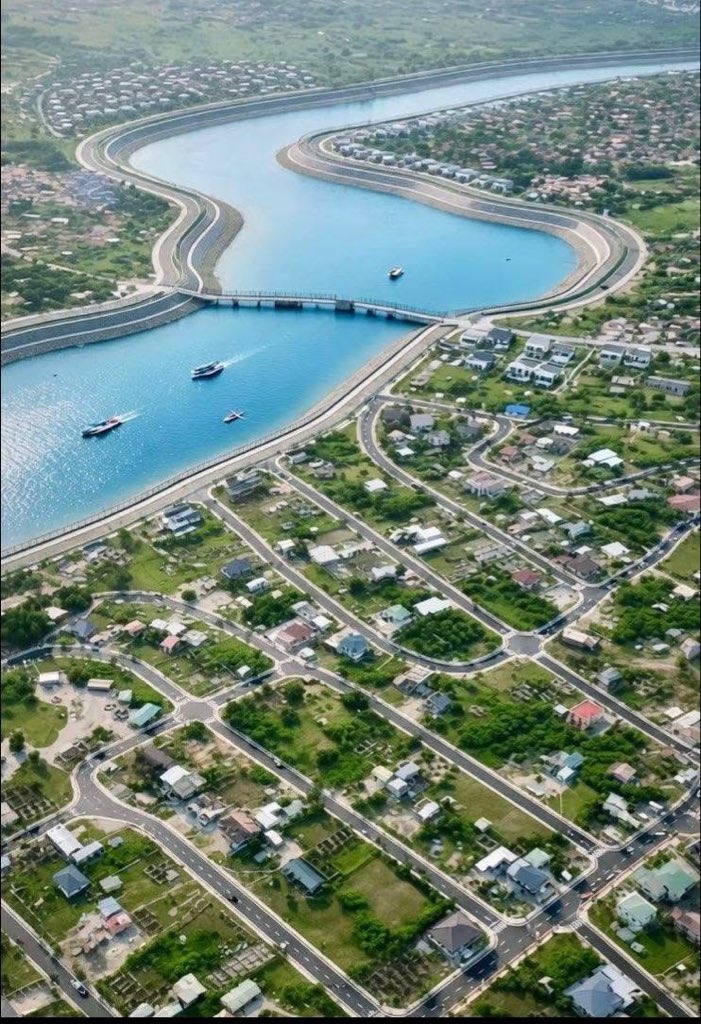 GodsonKankani's tweet photo. What is stopping Ghana from moving from THIS to THAT.

His Excellency🔥 https://t.co/FPcxDoUw74