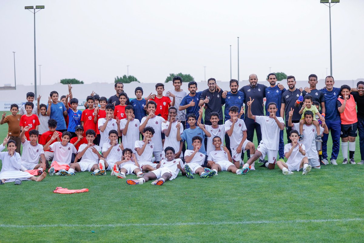 Muath_Almomy's tweet photo. من أجل الحصول على نبات يمتلك جذور قوية وثمار ذات جودة عالية ،  زرع البذور يكون في بيوت محمية تتم مراقبتها والعناية بها بشكل يومي . هذا الاجراء مكلف ويتطلب وقتا كافيا وإلماما بالنبتة واحتياجاتها الخارجية والداخلية بكل مرحلة من مراحل نموها . 

وللوصول لأفضل نتيجة " بعد توفيق الله " ، تحتاج إلى مُزارع متمكن ومالك مزرعة يوفر البنية التحتية والدعم المتواصل والحماية والصبر على المُزارع وعلى البذور وعدم الإستعجال بالنتائج.