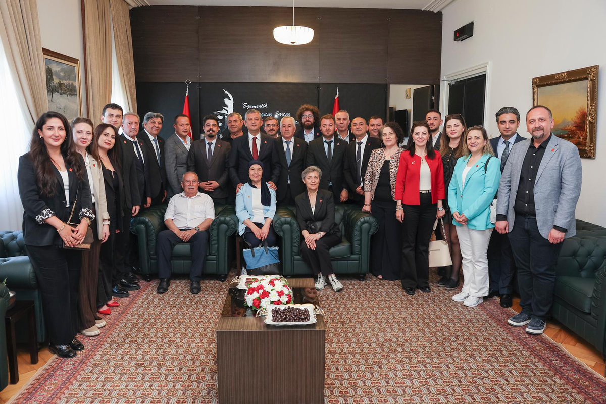 omermazi's tweet photo. CHP Afyonkarahisar Örgütünden Genel Merkez Çıkarması https://t.co/dTnijcpfcG https://t.co/4mKft63yBK