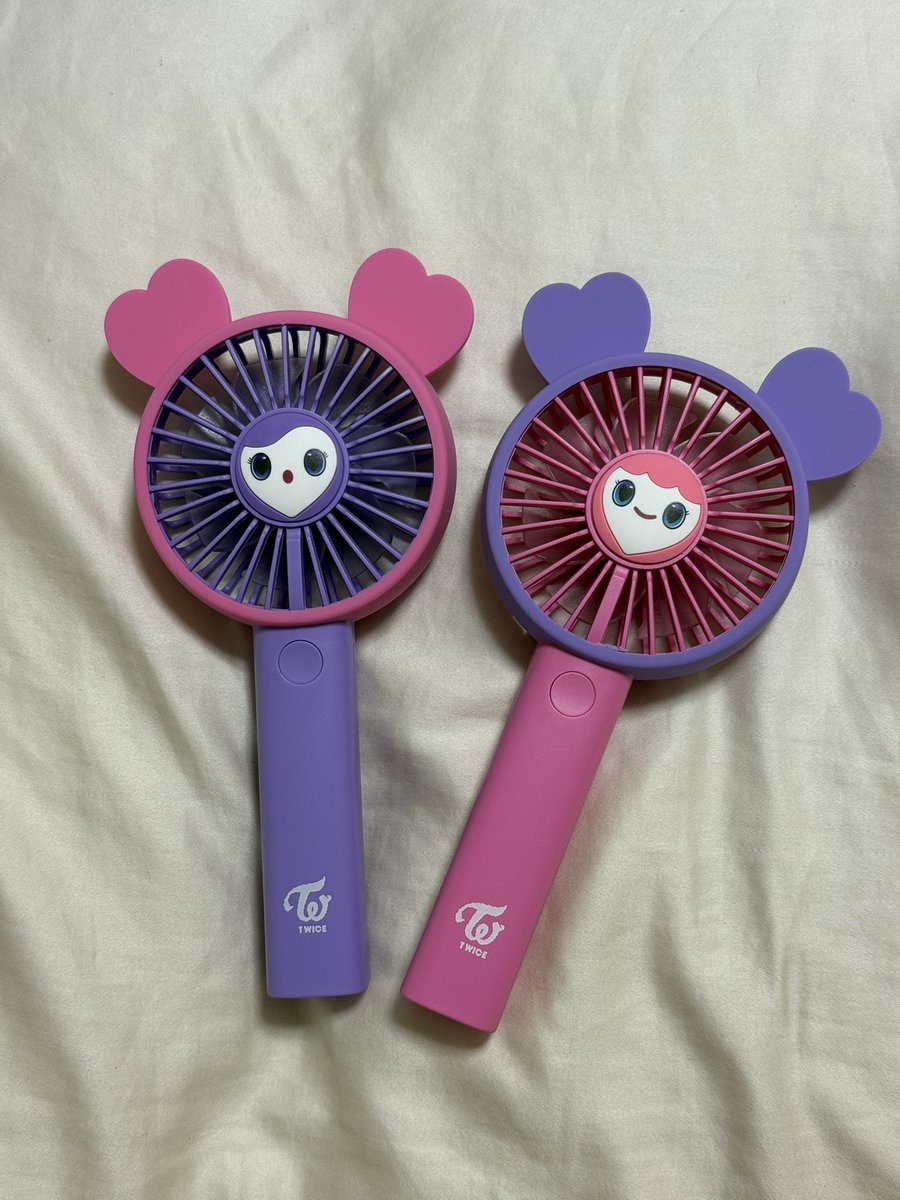 m_mirerin's tweet photo. 取りに行くかも迷ってたけどXで好きなケミで混ぜれるっていうのみて即2種欲しいに変わって昨日色んな店舗に在庫確認して仕事前ダッシュでゲットしてきた🥹
うん、可愛すぎる😍 https://t.co/v0JzNkyiJa