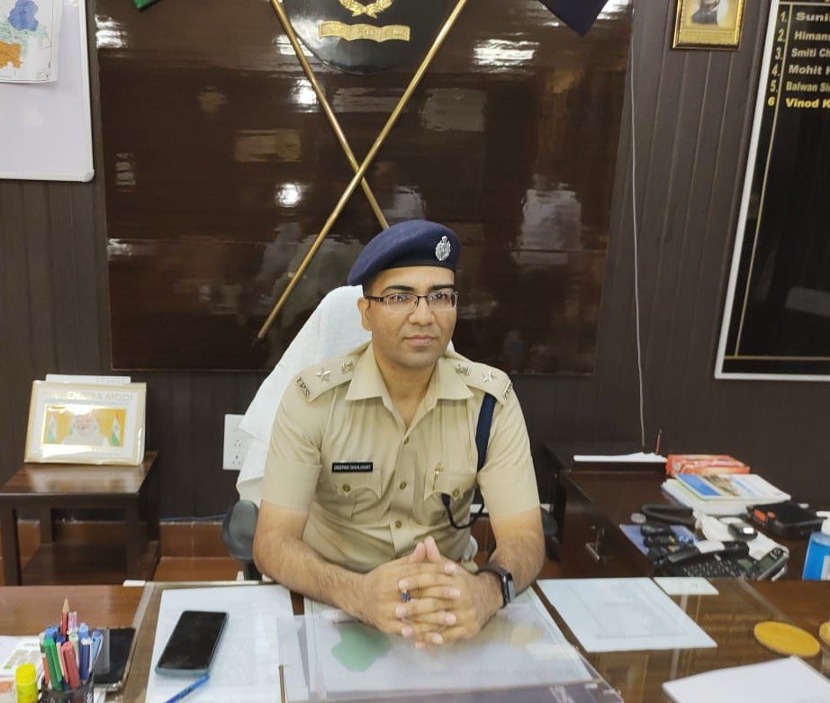 UPSC_Pyq_quiz's tweet photo. > Bro is IPS Deepak Gahlawat, Haryana Cadre
> Product of IIT Roorkee
> Allegedly asked 3 crore bribe to provide relief to fake and illegal drug manufacturer N Raja 
> Took 1 crore in advance through Chennai based Hawala
> N Raja was running 5000 crore fake medicine racket
> Arrested by CBI today. 

Earlier Delhi police inspector Pradeep Kumar Singh was arrested with around 1 cr cash who was acting as a middle man in the same case as per CBI.