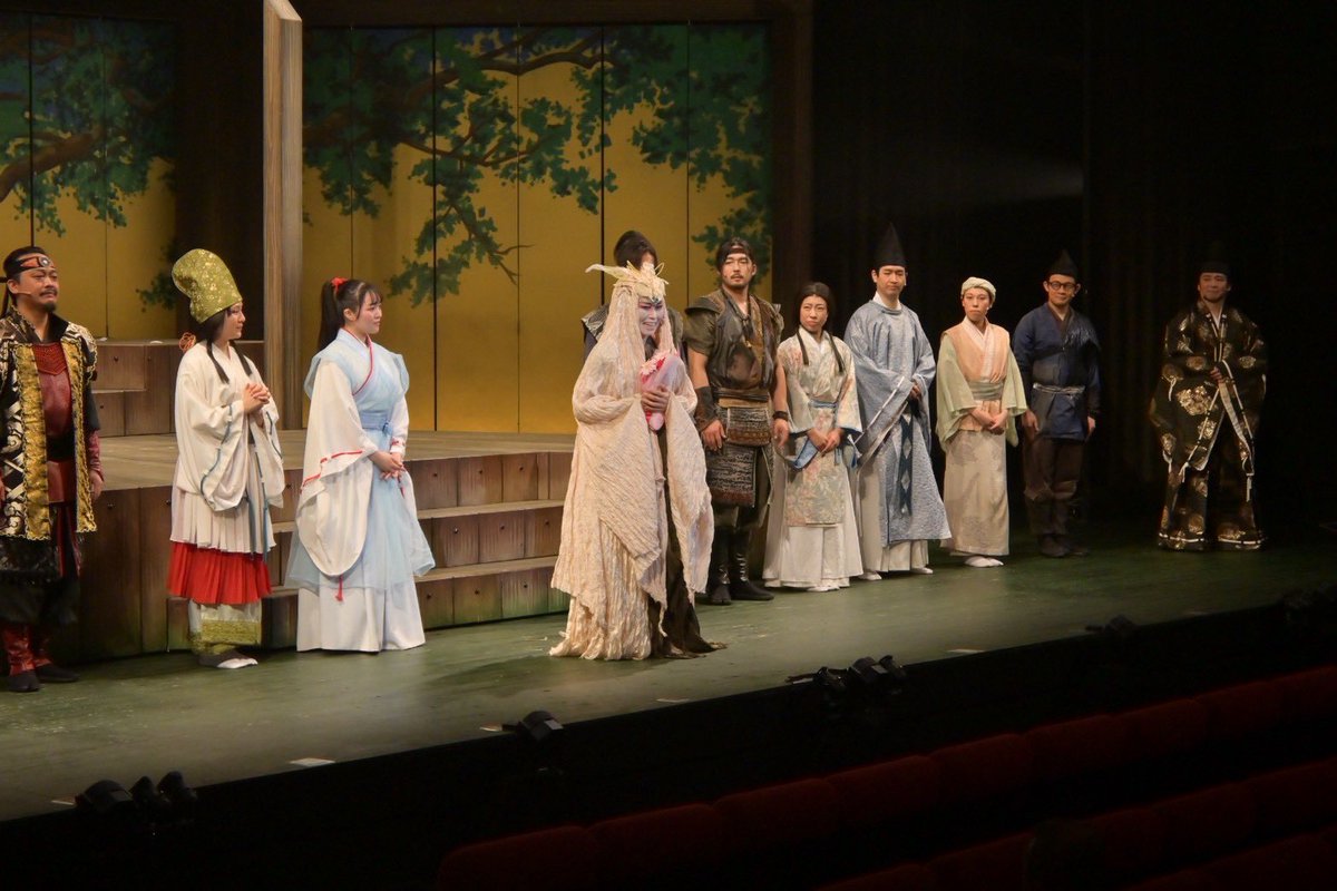 Subaru_fate's tweet photo. 昨日は #遠藤浩子 さんが一足先にご卒業されました🌸

浩子さん演じる龍神様のパワー、そして優しさにはいつも圧倒されていました。
今回ステージ上ではあまり絡みがなかったので、またどこかでご一緒させて頂きたいです！浩子さん、改めてご卒業おめでとうございます！

#新鶴姫伝説
#坊っちゃん劇場 https://t.co/eKfF0KyvU2