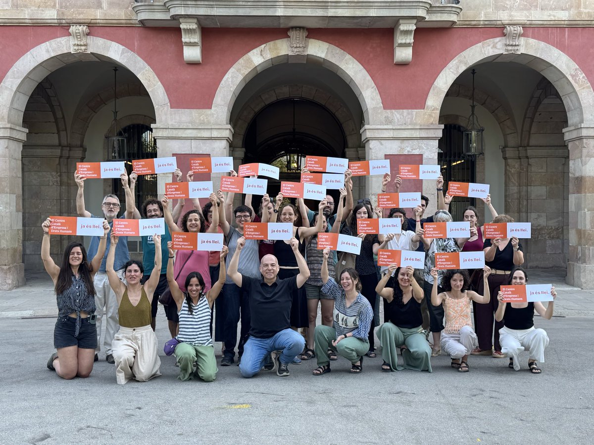 Lafedecat's tweet photo. 😍 El Centre Català d’Empresa i Drets Humans JA ÉS LLEI!

Després de 10 anys de treball liderat per les entitats de @Lafedecat i @TaulaColombia, el Parlament ha aprovat avui la creació d’aquest organisme pioner en la defensa dels drets humans front a la impunitat empresarial https://t.co/pxa5kinVW8