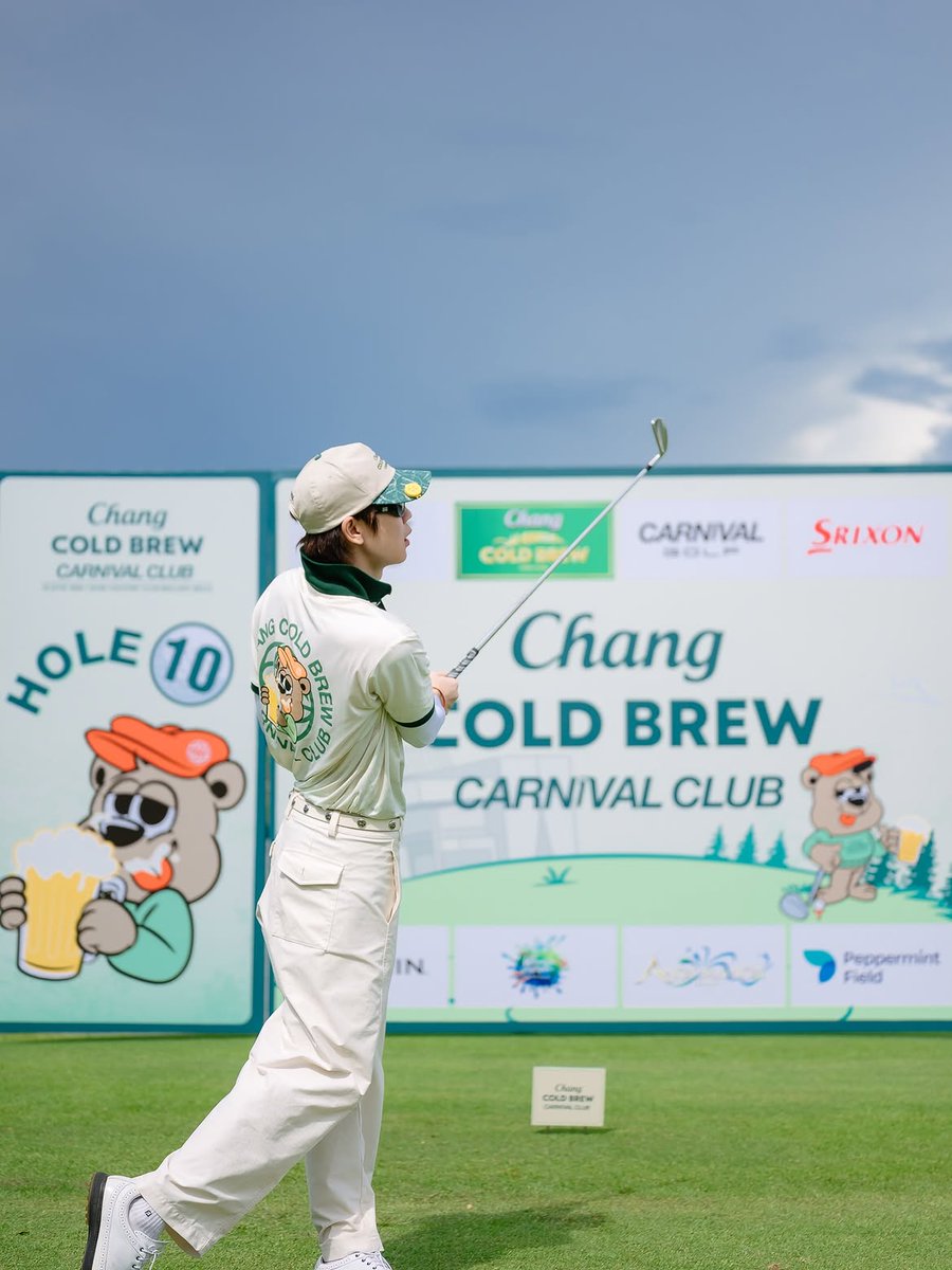 PremSpace_THFC's tweet photo. 💌 01.07.2026
IG update : prem_space

วันนี้มาเปิดโหมดชิล On Green ที่งาน Chang Cold Brew Carnival Club ครั้งแรกของการ Collab กันของกอล์ฟไลฟ์สไตล์สายคูล! 

#prem_space

และได้แข่งกอล์ฟก๊วนเดียวกับพี่ๆ @.foeifoeii @.toptodsapol @.djart_marut ครั้งแรก ดีใจ และสนุกมากก ที่ก๊วนเราพากันได้ที่ 5 Flight B รอบหน้ามาอีกแน่นอน! 
 
ติดตามกิจกรรมชิลๆ คูลๆ ของ Chang Cold Brew Cool Club ได้ที่ Facebook: Chang World และ TikTok: Chang World

#ChangColdBrewCarnivalClub #ChangColdBrewCoolClubxCarnivalGolf #ChangColdBrewCoolClub #เปิดโลกความชิลให้คูล #ปิดโหมดงานเปิดโหมดชิล

📍https://t.co/hM5ujRQtTB