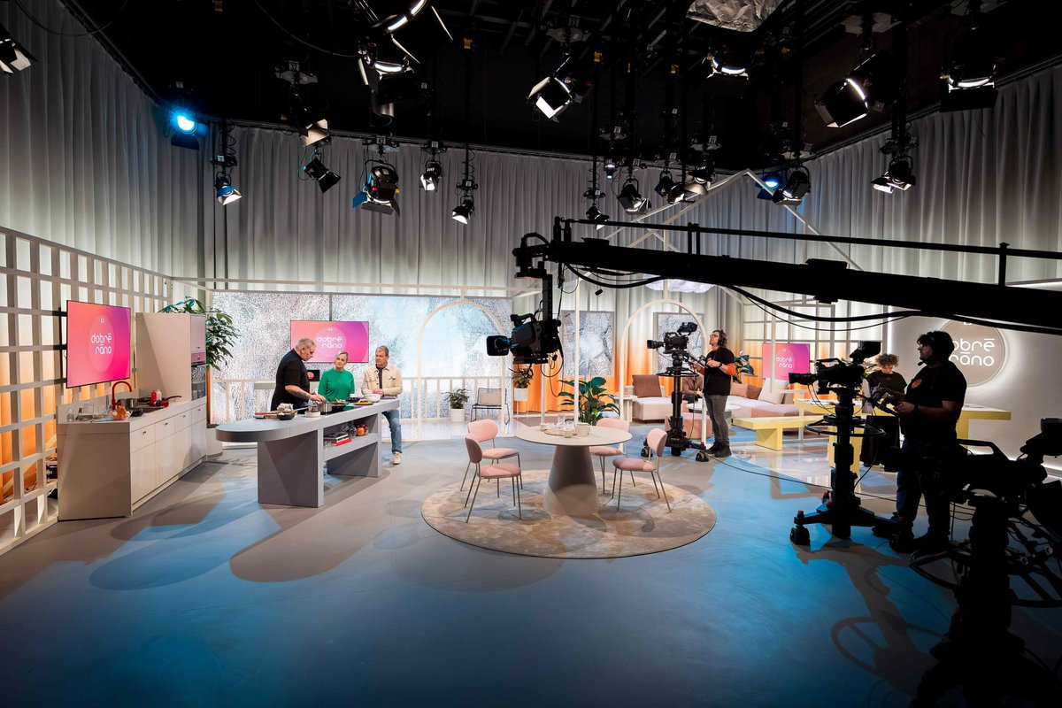CzechTV's tweet photo. 📡 Brněnské studio České televize si připomíná 65 let od vzniku. Od 6. července 1961, kdy odvysílalo první pořad Sedmikrásky nad Brnem, se regionální tvorba zařadila mezi pilíře veřejnoprávní televize.

📰 Více se dozvíte zde ➡️ https://t.co/eTegSAGhUq https://t.co/mV9onwdiyp