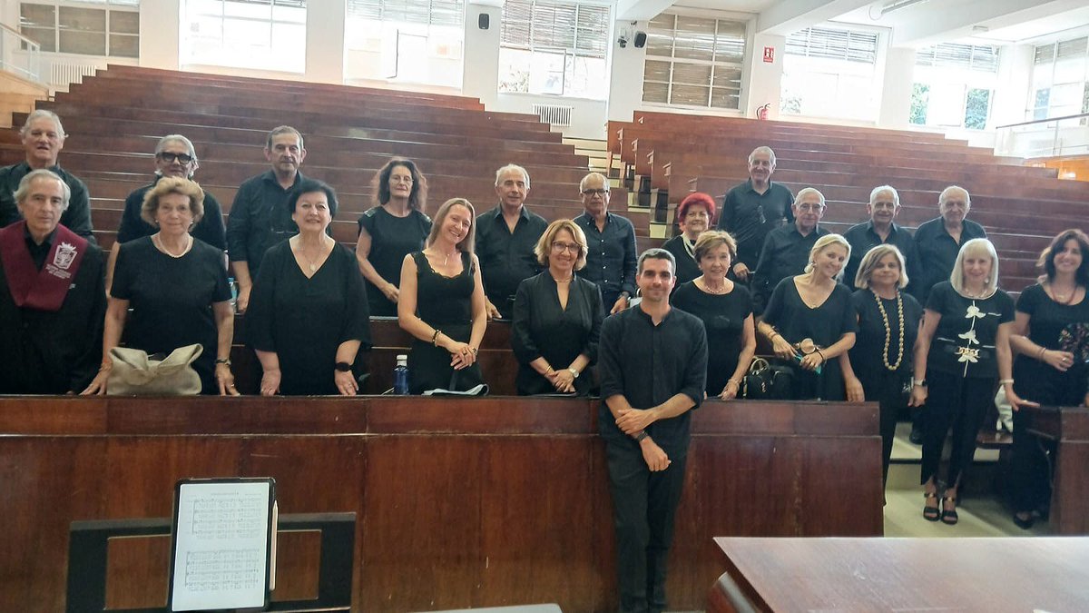 mpMONRO's tweet photo. Misa de acción de gracias en la Almudena coro bernabeu y acto del coro en la facultad de derecho https://t.co/hye2UV1mhj