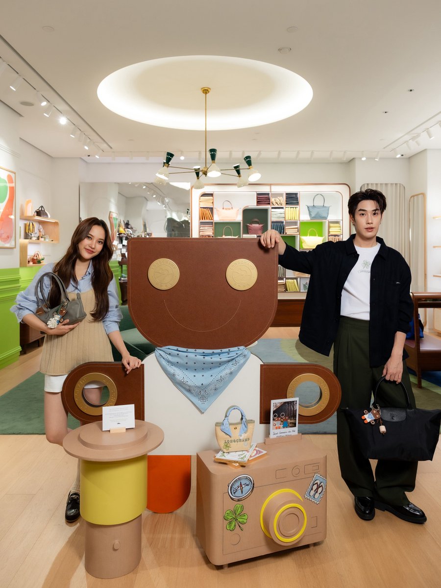 LOfficielThai's tweet photo. #Longchamp เปิดตัวคอลเลกชัน Fall 2026 ภายใต้คอนเซ็ปต์ “Be Curious” ถ่ายทอดแรงบันดาลใจจากการค้นพบสิ่งใหม่ พร้อมเผยกระเป๋า Le Pliage Xtra ทรง East-West โดยมี ฟรีน–สโรชา และ เติ้ล มติมันท์ ร่วมงานเปิดตัว ณ ลองฌองป์บูทีค เซ็นทรัลเวิลด์

#LOfficielThailand
#Tle_mtm
#srchafreen https://t.co/hjgQCT8McJ