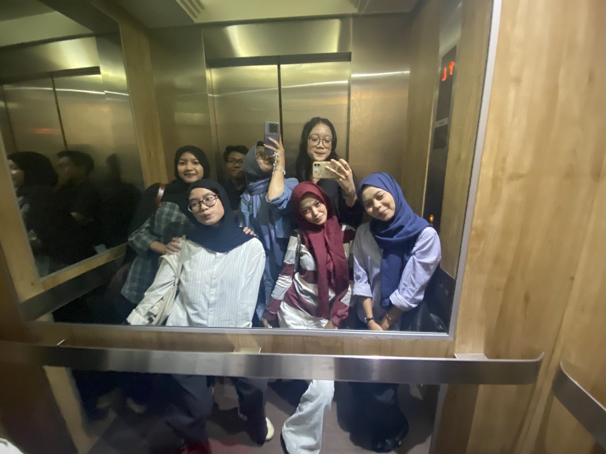 malioboru's tweet photo. magang day 1 sama temen baru dari feb, fkip, ft, fahutan •_• https://t.co/VFsF9PouWc
