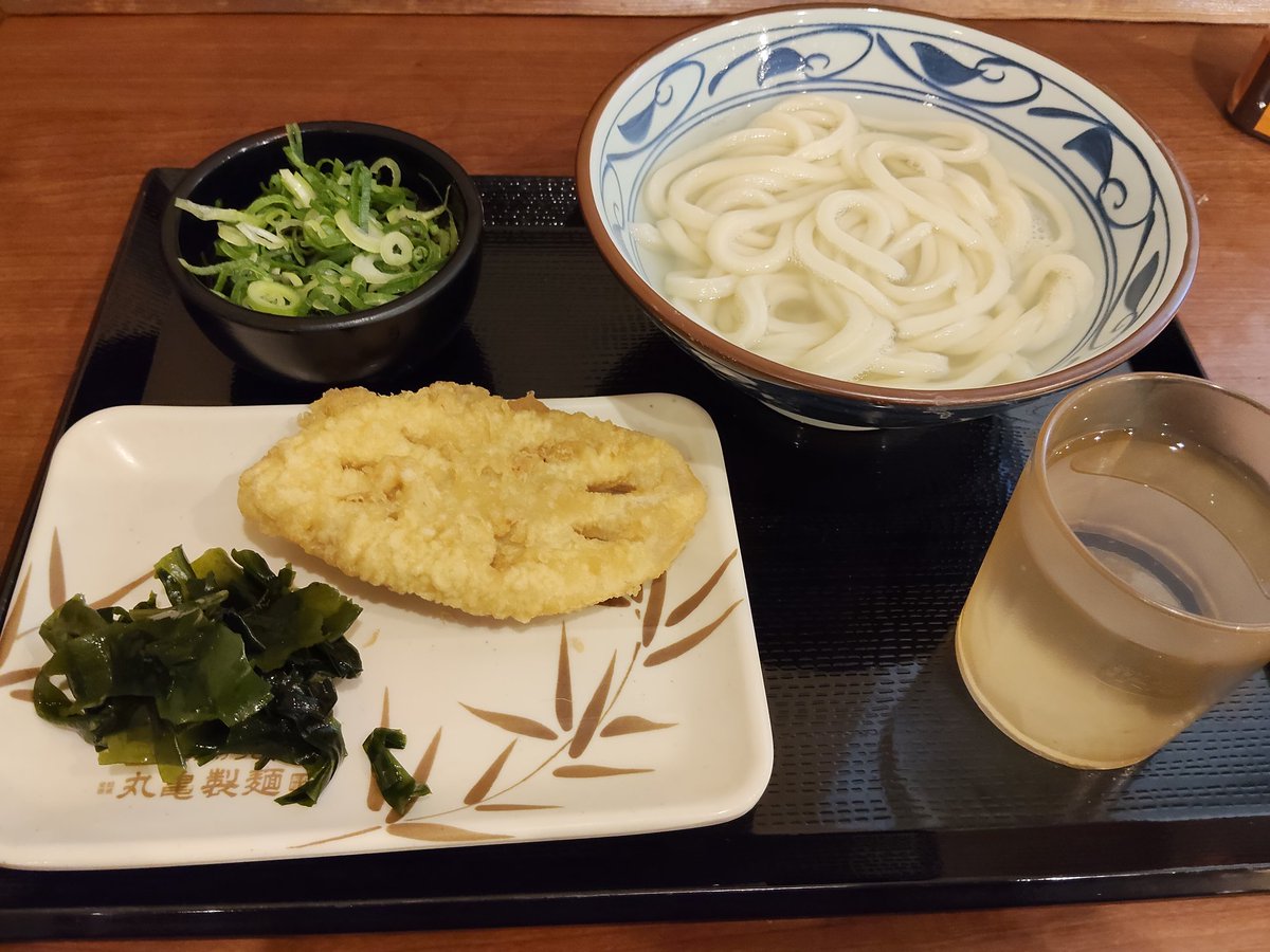 今日もおつハリさんです🦔⋆͛ 混み合う直前に駆け込みました！ 桶？が