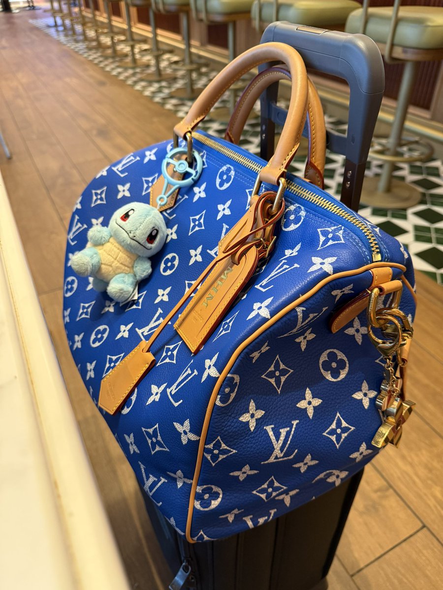LVXLDrip's tweet photo. Fit Check before my flight home on @Delta. Looks by  @LouisVuitton  @PsychoBunny @Pharrell @TudorWatchUSA @Nike @LeBronJames @KingJames https://t.co/MJXfhoZ7on