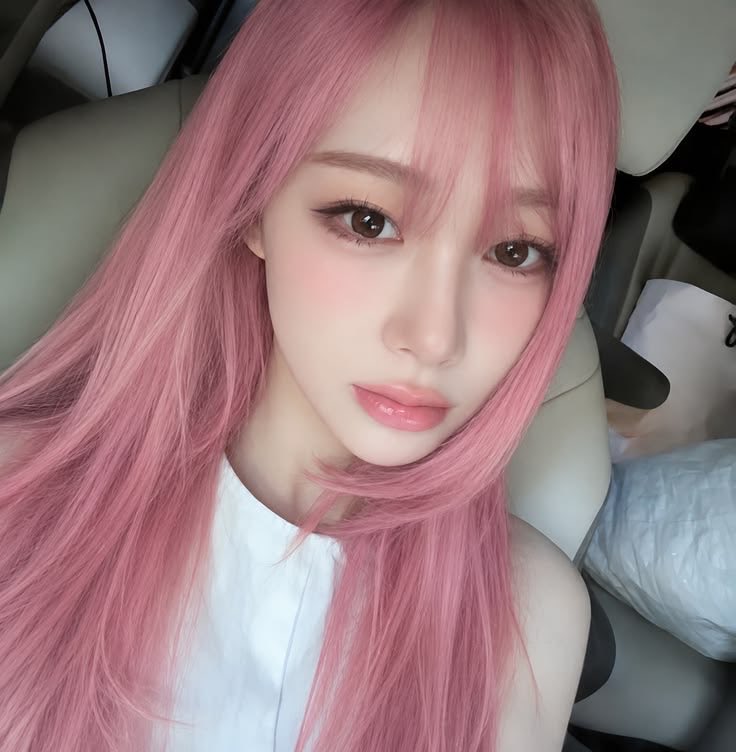 yjmingirls's tweet photo. digo com toda tranquilidade do mundo jamais haverá um pink hair tão lindo quanto o da giselle e vocês vão ter que aceitar isso https://t.co/4ij3oSUAzc
