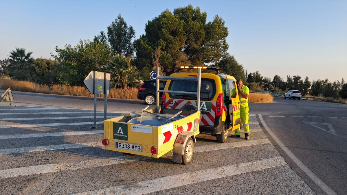 CadizJunta's tweet photo. La DT @FomentoAND sigue con los trabajos de mantenimiento de carreteras en la provincia de #Cádiz 

🛣️Limpieza mecanizada de cunetas en la A-373 p.k 0+400 al 0

#Seguridadvial #Carreteras #Conservación https://t.co/TjRBqApXGE
