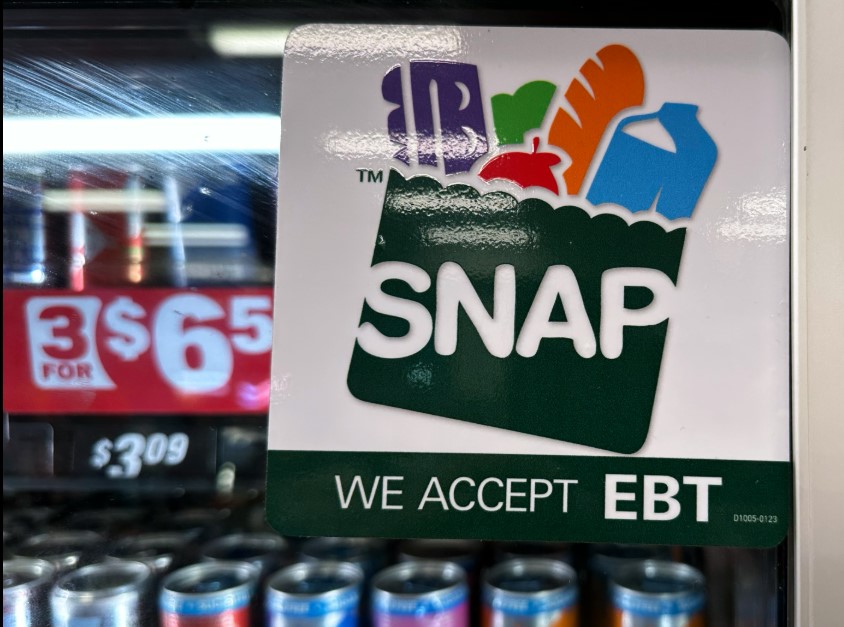 FallonHWTVC's tweet photo. SNAP CHANGES: A major change to SNAP benefits in Tennessee is now on hold after a federal judge stepped in. The ruling temporarily blocks new restrictions that would have prevented recipients from using benefits to purchase items like soda and candy. Next on ARC Chattanooga! https://t.co/TWG95XIf4U