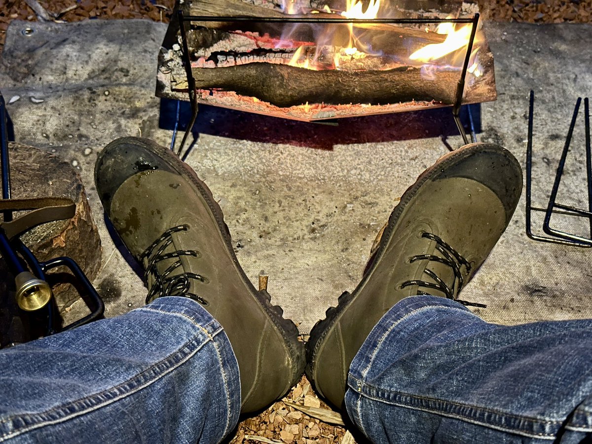 pigmon50's tweet photo. 雨キャンプで毎回活躍してくれてるワークマンの半分長靴な靴
インソール入れても底付き感はあるのが残念な部分だけど防水性はいい
見た目もアウトドアっぽいしね https://t.co/OmrZJ8sNkM