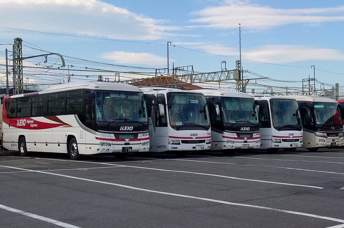 keiobus_info's tweet photo. ちょっと怖い話

2026年がもう折り返しですよ！！
今年の目標をたてられた方いらっしゃいますでしょうか？そっと胸に手を当てて進捗具合を確かめてはいかがでしょうか？
担当者はどうかって…🤔…😔（ｺｳﾊﾝｶﾞﾝﾊﾞﾘﾏｽ）

7月1日なので、701号車をみて気分転換します（ｽｲ） https://t.co/K2BqJF4kwx