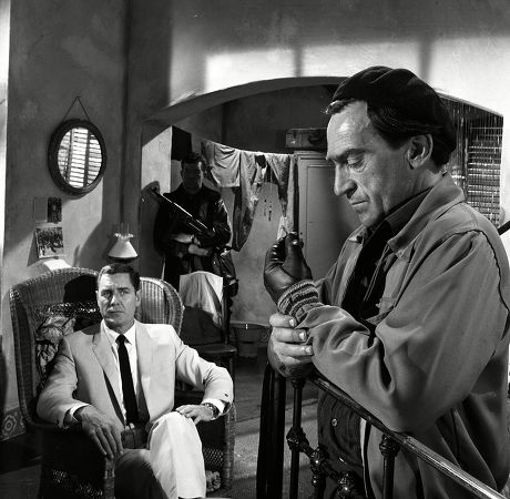 DoctorWhoPix's tweet photo. Patrick Troughton in Man of the World #DoctorWho #DrWho https://t.co/6ucD0hcZkY