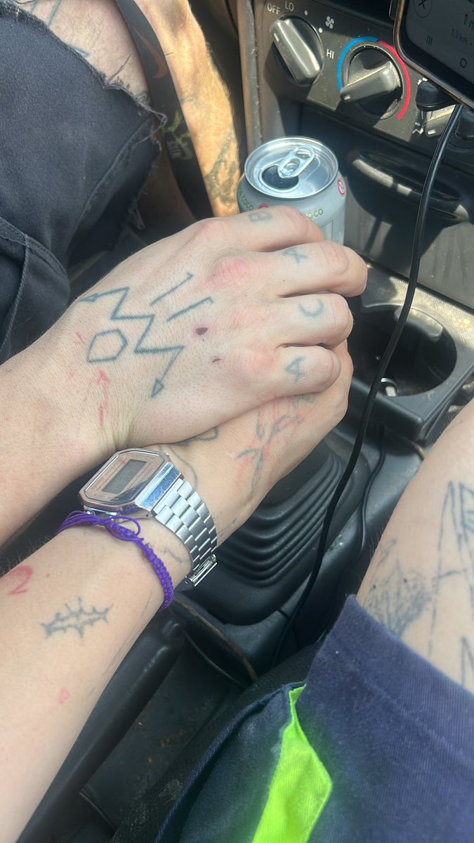Debhora888's tweet photo. Mi alpha y y yo, mickey y mallory. 

Tu un pringado rogando por mi atención. 

#findom #humiliation #worship #femdom #finfet #sumisofinanciero #paypig #pagafantas #pagacopas #finsub #humillación #godess #drain   #BDSM #fetish #dominatrix #drenada https://t.co/81d4KVM7RO